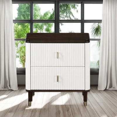 Table de chevet 2 tiroirs avec port, finition blanche et brune moderne, meubles de chambre à coucher en bois, embouts en métal, bois brun foncé de 18 pouces, décor, embouts sur pieds, l 25,5 po
