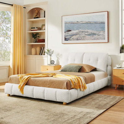 Lit plateforme grand en tissu crème crème, cadre rembourré doux avec des pieds en bois massif, aucun sommier tapissier nécessaire