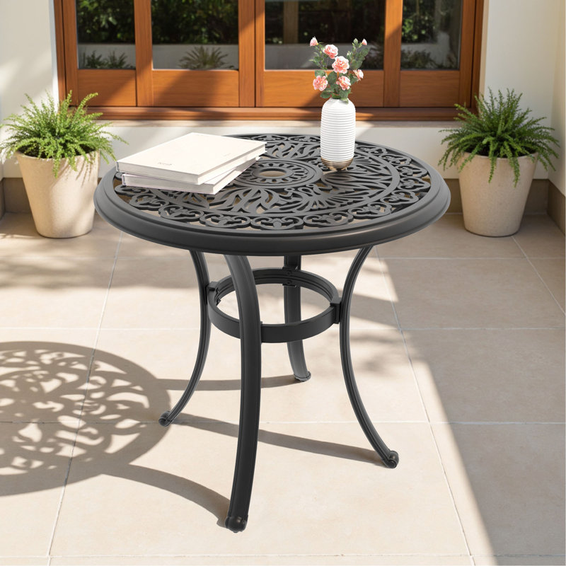 Table de salle à manger en fonte d'aluminium avec cadre noir et trou pour parasol