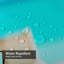 Deux boissons à la noix de coco sur la plage tropicale-145576978