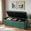 Banc moderne avec repose-pieds rembourré avec compartiment de rangement dissimulé, plateau rabattable et base en bois naturel-838181369-838181375