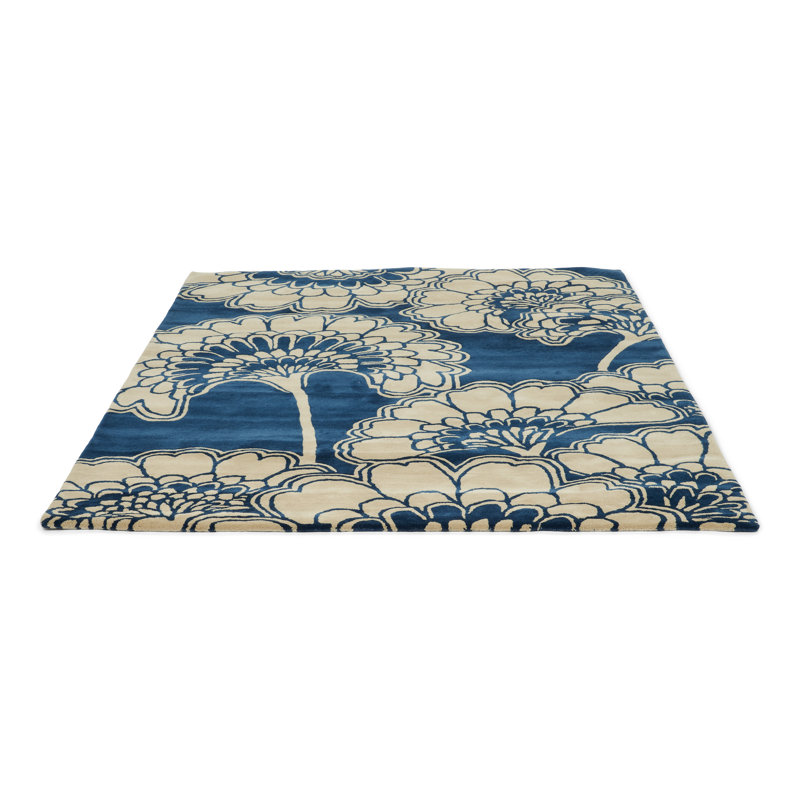 Hand Tufted Wool Floral Area Rug in Midnight/Beige, Rectangle 5'7" x 7'10"
