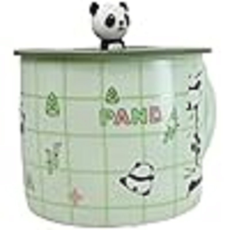 Tasse de bambou vert grimpant sur une tasse en bambou