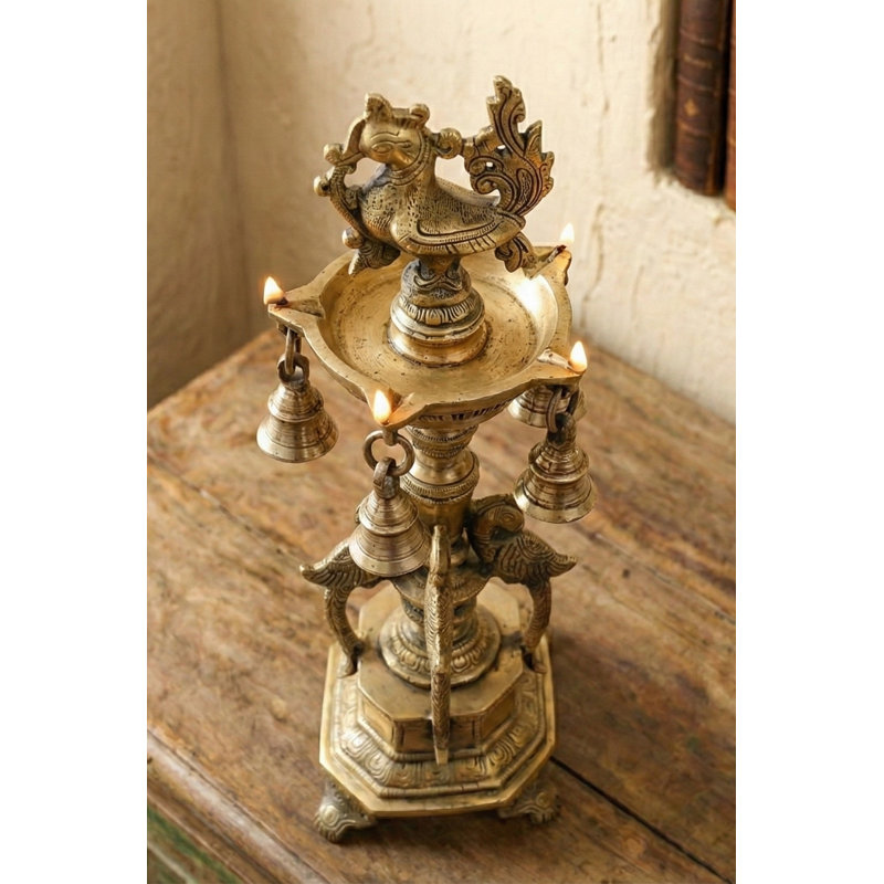 Lampe de paon en laiton avec clochettes en forme de paon à cinq mèches faite à la main avec motif de perroquet de 13 pouces, décor rituel inspiré du temple pour la maison, Puja ou cadeau