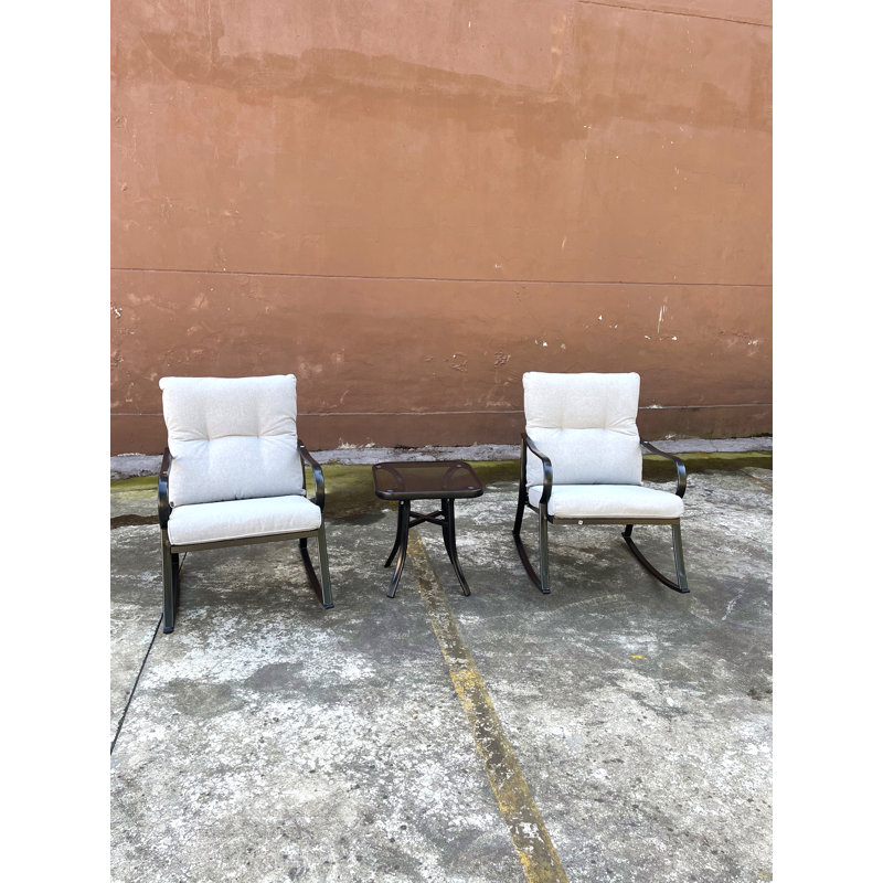 Chaise berçante et théière, Blanc