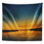 Photographie de l'horizon, coucher de soleil orange sur une tapisserie
