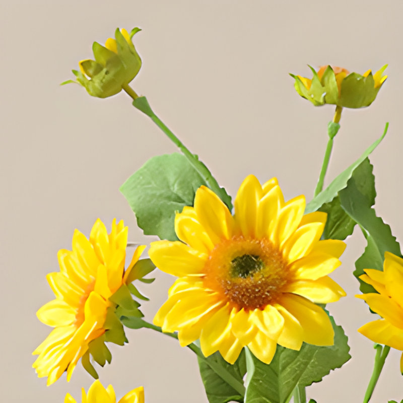 Ornements de fleurs simulées
