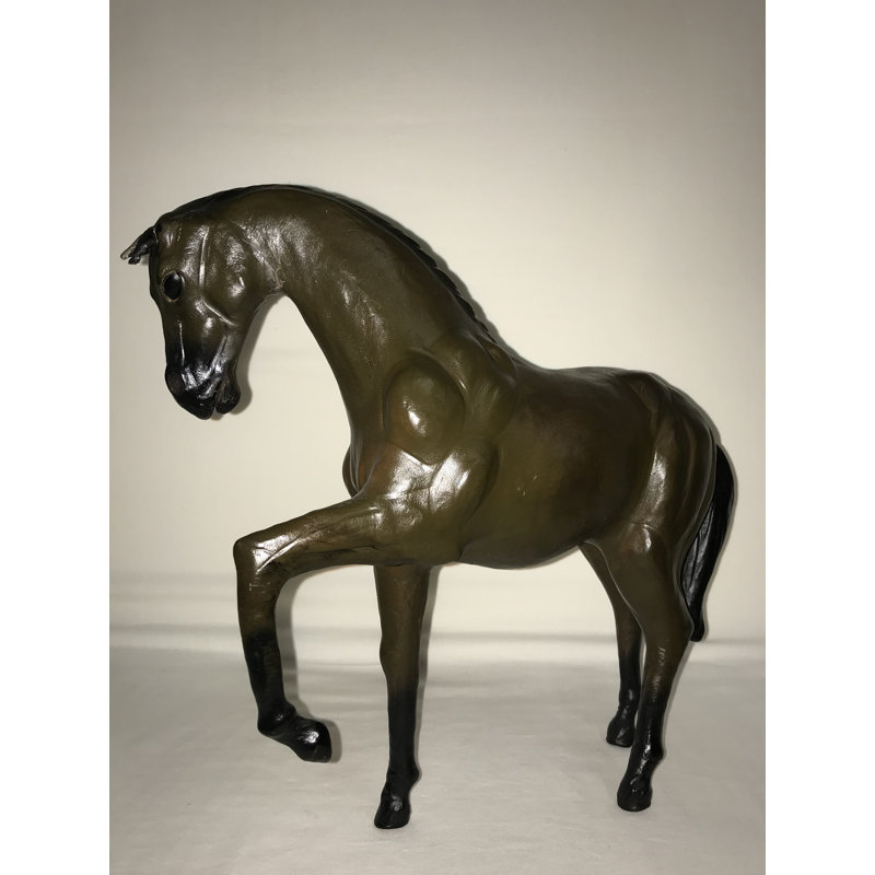 Statue étalon au trot, H 19 po x l 20 po x P 7,5 po