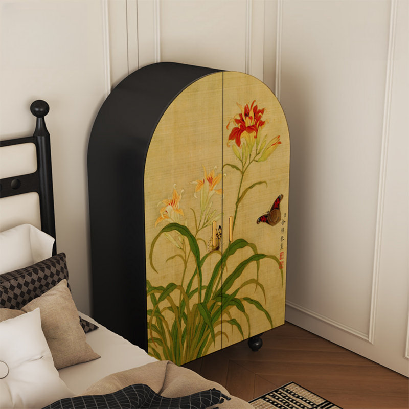 Armoire arquée avec tablettes et portes