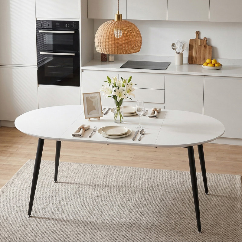 Combinaison table de salle à manger et chaises, plateau de table en panneau de fibres à densité moyenne blanc avec pieds en métal noir, table de salle à manger extensible et 8 chaises de salle à manger modernes en bois massif minimaliste.