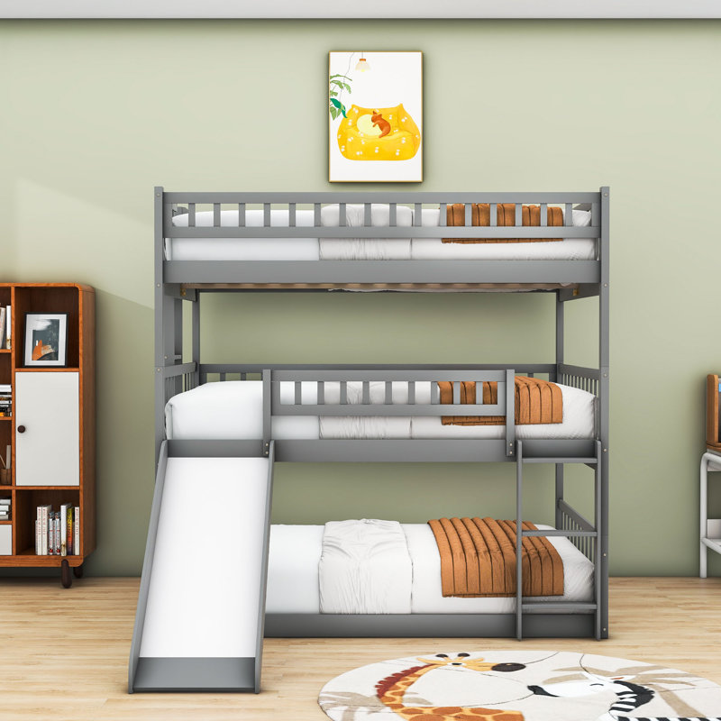 Lit double double au-dessus d'un lit double, lit en bois avec échelle intégrée et glissade, gris