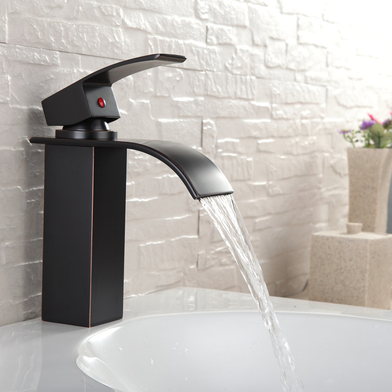 Robinet en laiton Waterfall Flow Modern pour salle de bain contemporaine