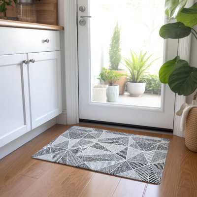 Itzayana Washable Geometric Indoor / Outdoor Rug