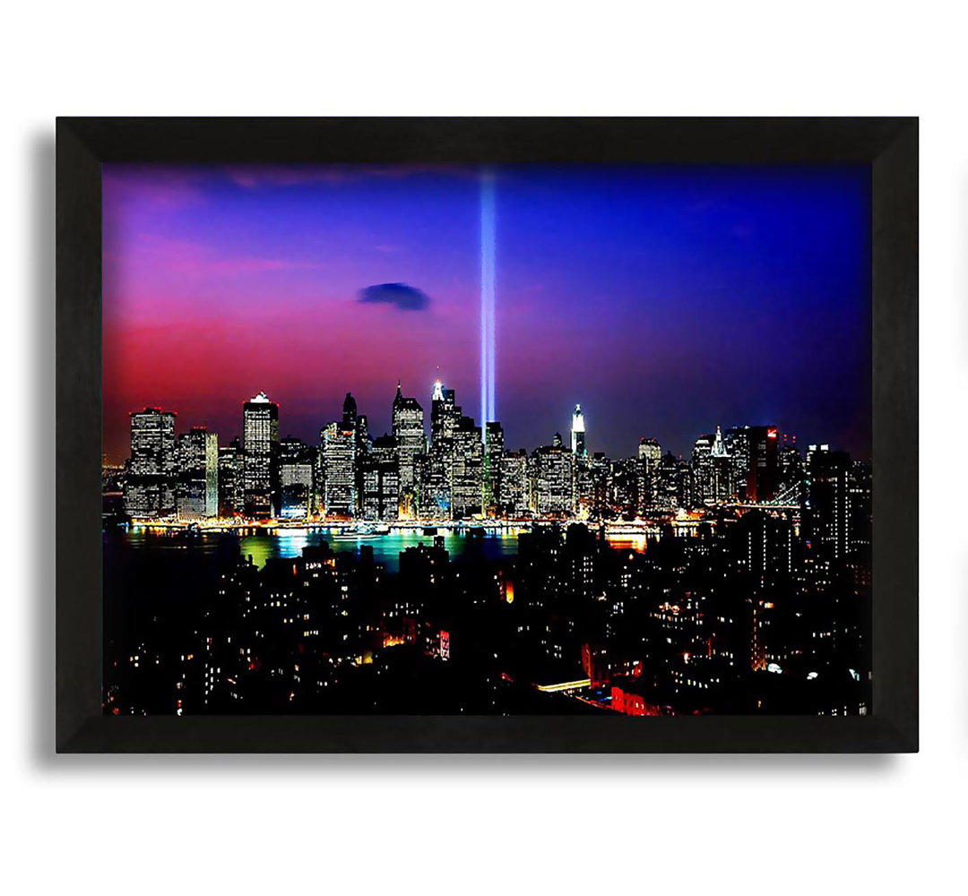 Gerahmtes Poster New York City Night Beam auf Leinwand