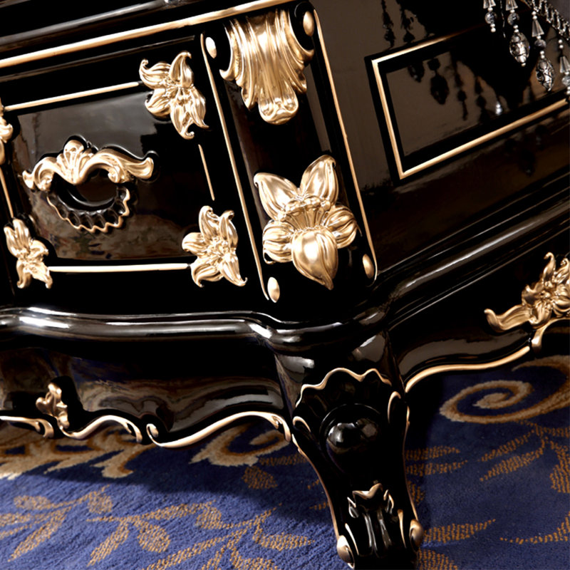 Table basse de style européen
