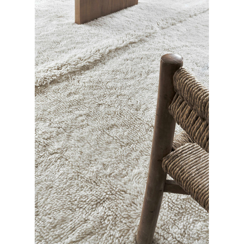Sheep of the World Handmade Wool Area Rug, Rectangle 2'7" x 4'7"