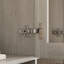 Vitrine réglable en verre avec portes givrées et rangement spacieux