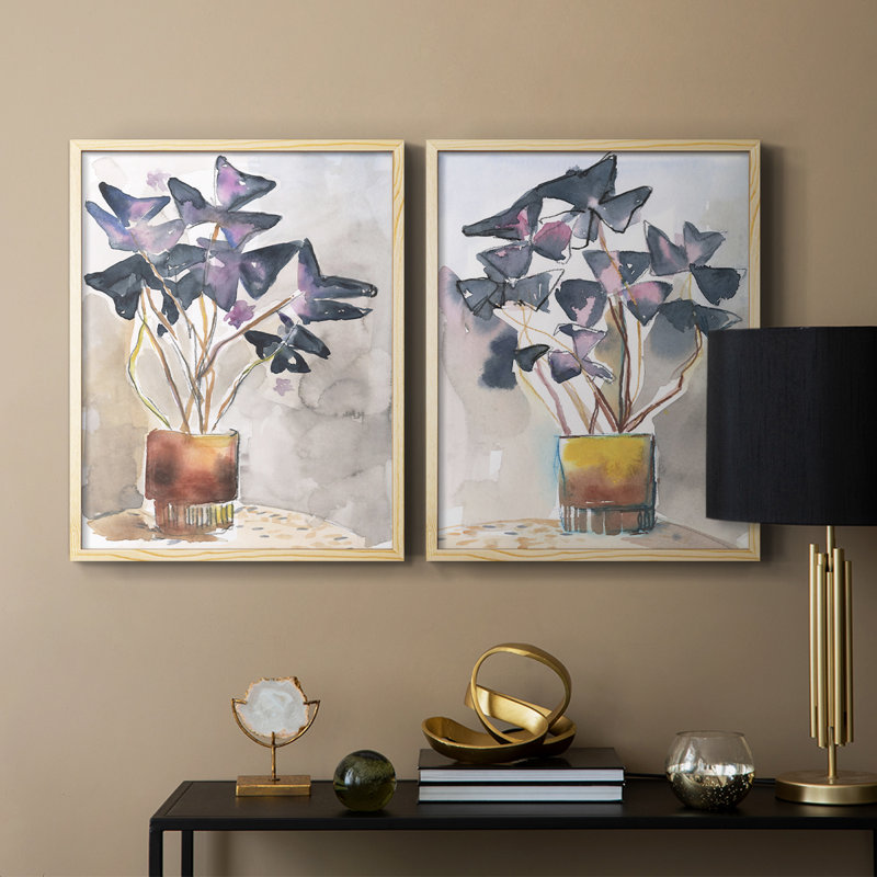 «Oxalis in Vase I», reproduction encadrée de qualité supérieure - prête à être accrochée - aucun clou requis - aucun clou requis