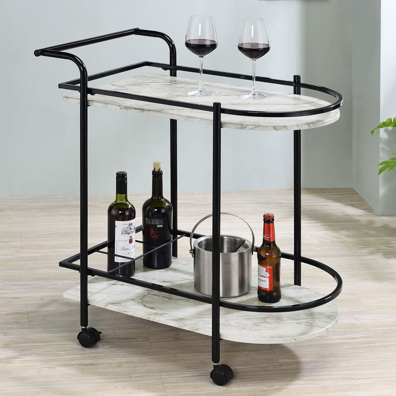 Chariot de service moderne avec tablettes en faux marbre blanc et cadre en métal pour les réceptions de porte-bouteilles de vin noir