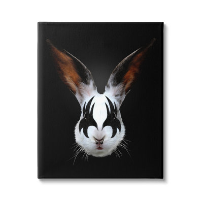Tête de maquillage lapin abstrait sur fond noir par Robert Farkas