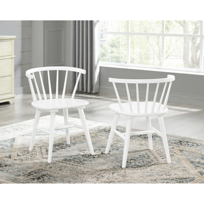 2 chaises en bois blanches avec dossier à broche - élégantes pour les salles à manger de chaises confortables et chics