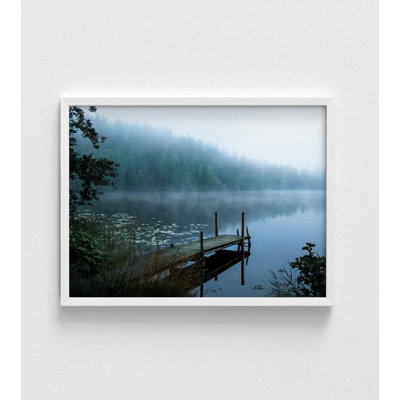 Art mural Calm Lake - lumière douce, brouillard de forêt brumeux