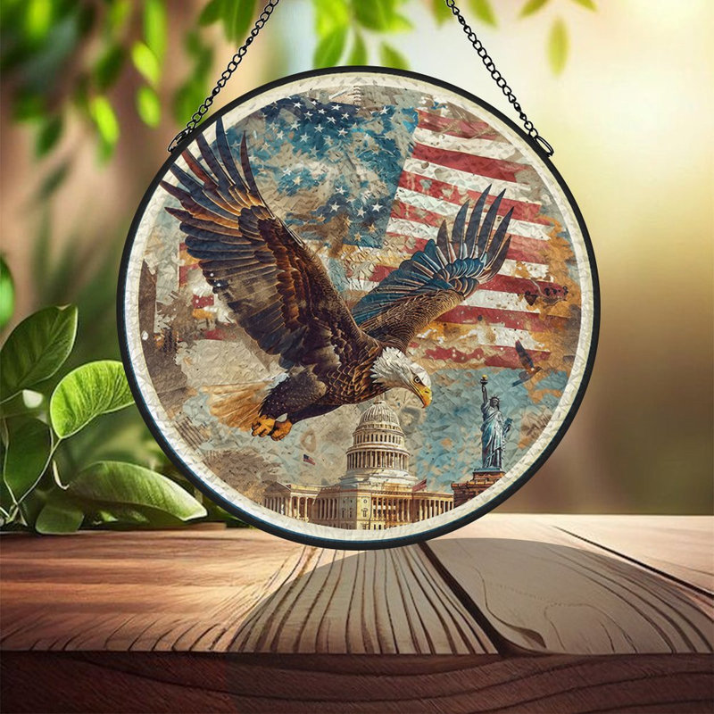 Aigle s'envolant au-dessus des points de repères américains en verre coloré pour décor de fenêtre, 6,3 x 6,3 po (16 x 16 cm)