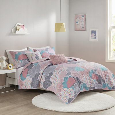 Intelligent Design Kids Cloud Pink Hypoallergenic Reversible 5-Piece Full/Queen Coverlet Set with Throw Pillows