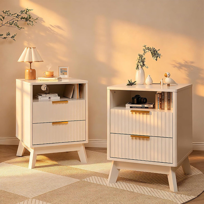 Ensemble de 2 tables de chevet blanches modernes cannelures de 45,7 cm avec station de recharge, table d'appoint incurvée à 2 tiroirs pour chambre et salon