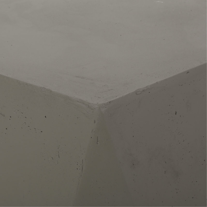 Table d'appoint en béton léger avec une touche moderne, en forme de pentagone, 16 po x 16 po x 18 po, sans assemblage, table pentagonale en pierre calcaire grise, l 16 po x P 18 po