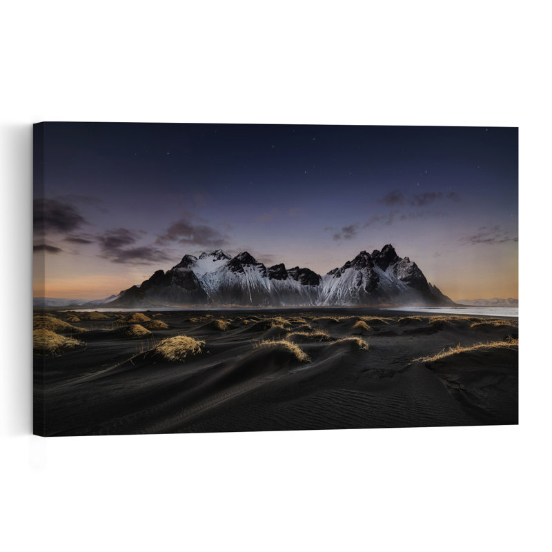 Pics et dunes étoilés - Paysage de montagne spectaculaire, éthéré et paisible - Affiche murale, H 24 po x l 36 po