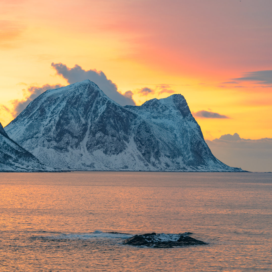 Wintersonnenuntergang über der Insel Senja - Leinwandbild