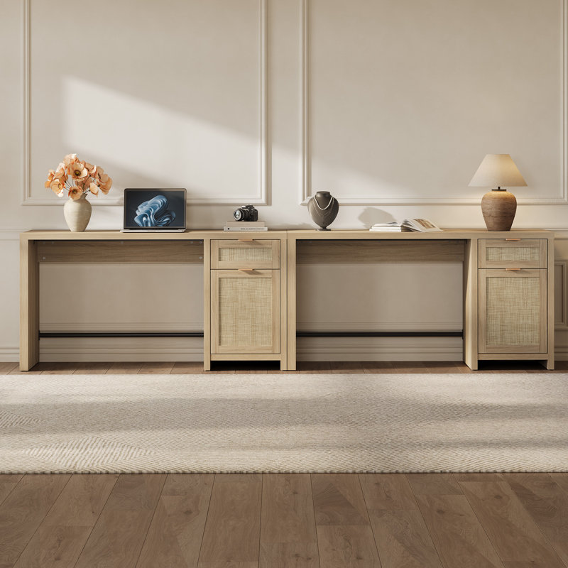 Bureau en rotin Boho avec espace de travail spacieux et rangement caché, Chêne sablé
