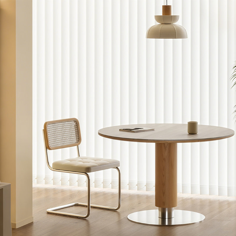31,5 po Une petite table de conférence ronde peut accueillir quatre personnes., 29.53" H x31.5" W x31.5" D
