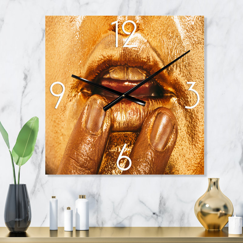 Gros plan d'une horloge murale, Grand