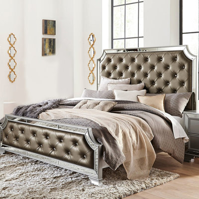 Cadre de lit grand format argenté, tête de lit à boutons et garniture de miroir biseauté, cadre de chambre à coucher de style contemporain désirable avec finition glamour, style gracieux