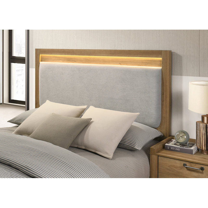 Ensemble de chambre à coucher 3 pièces - Lit transitionnel avec tête de lit tapissier à DEL et 2 tables de chevet, finition chêne naturel