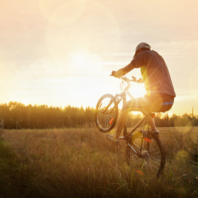 Homme faisant du vélo - Photographie sur toile tendue