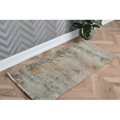 Tapis turc rétro dans des tons de terre avec un motif classique pour la décoration bohémienne