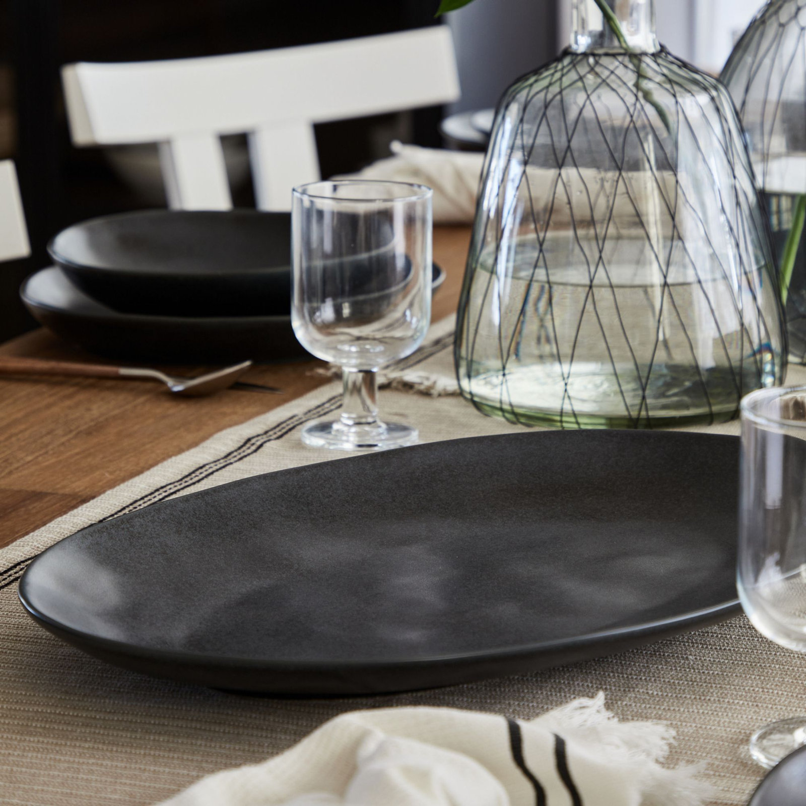 Livia Oval Platter, Matte Black