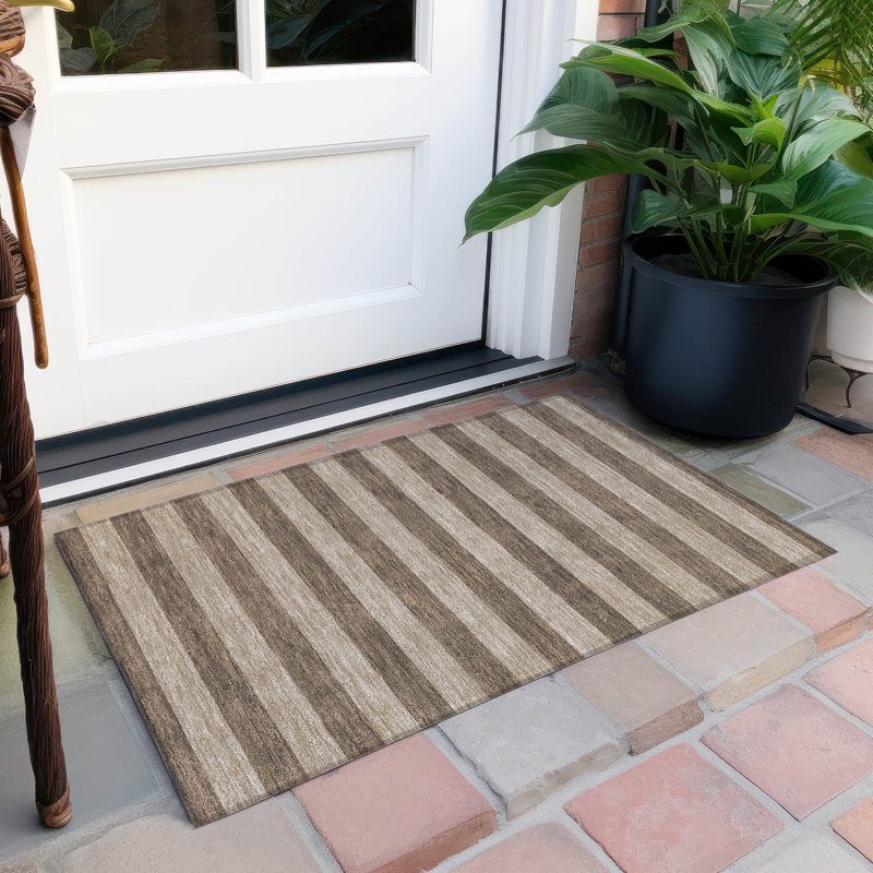 Tapis intérieur / extérieur Dorotheus, Rectangle 1 pi 8 po x 2 pi 6 po