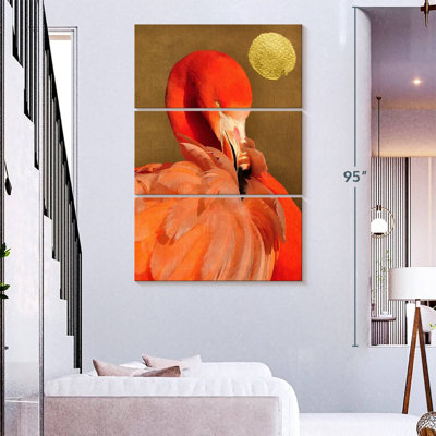 Flamant rose avec soleil doré
