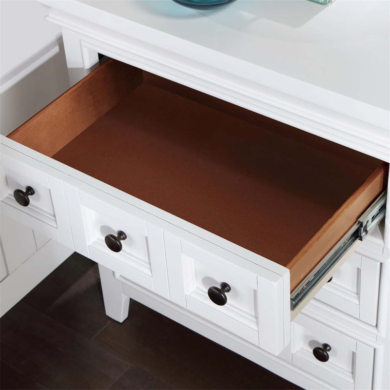 Table de chevet à 3 tiroirs en bois massif de style transitionnel avec tiroirs doublés de feutre et de cèdre, boutons ronds et moulure couronnée élégante