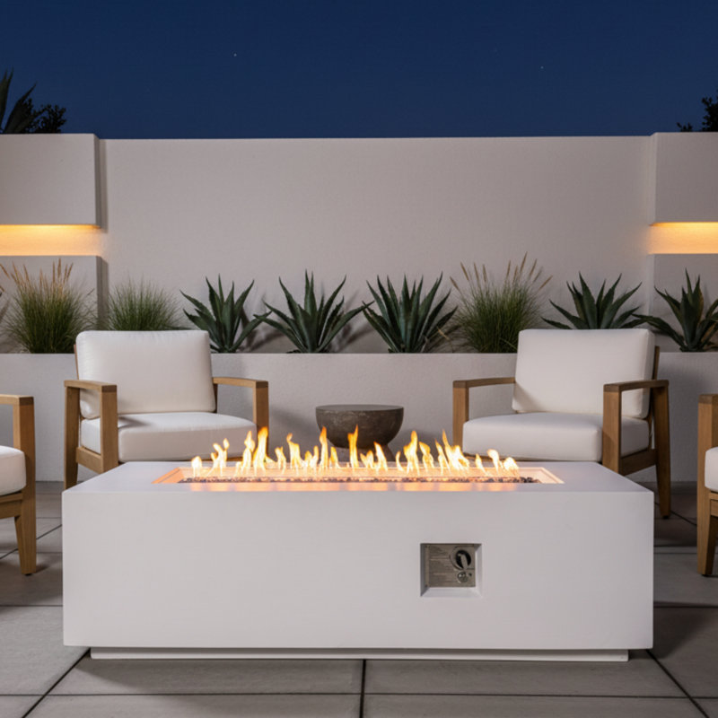 Table de foyer d'extérieur au propane rectangulaire blanche de 60 pouces - table de foyer d'extérieur en béton de 60 000 BTU avec couvercle imperméable, allumage automatique et pierres de lave gratuites.