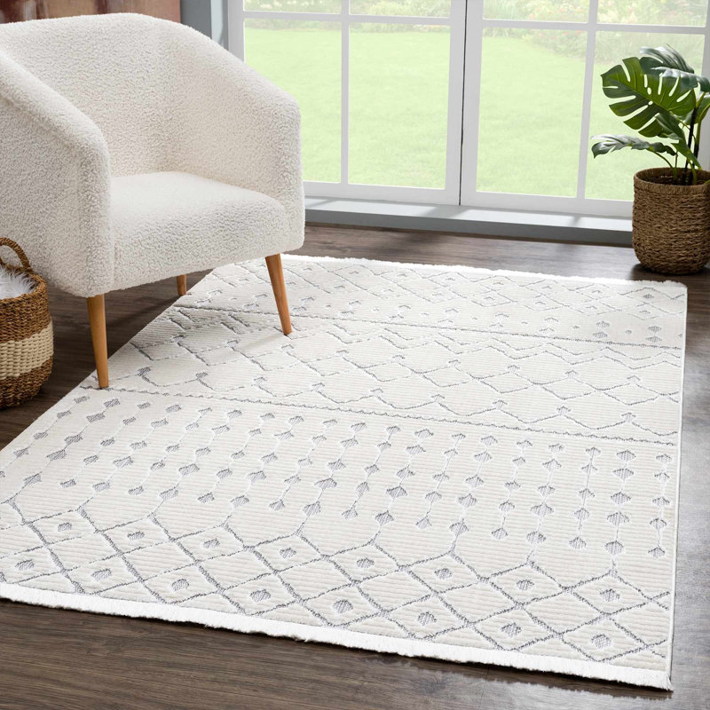 Bayyinah Farmhouse Moroccan White Area Rug, Rectangle 5'3" x 7'3"