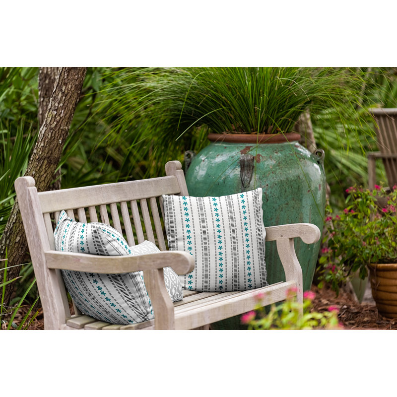 Coussin intérieur / extérieur Leafy Branch, H 20 po x l 20 po, Rayures bleues / grises