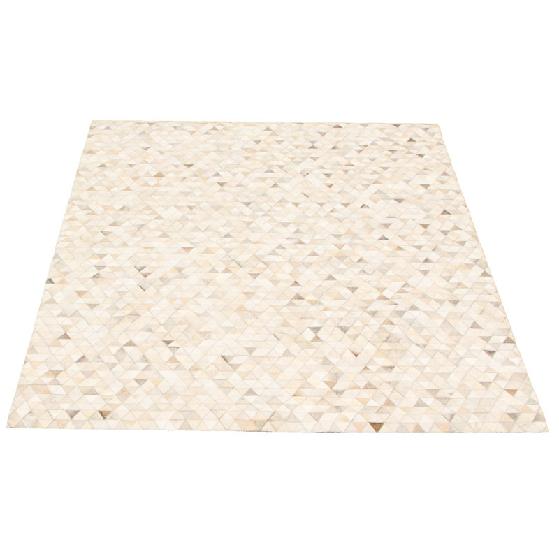 Tapis gris clair en cuir de vache patchwork ivoire 5 pi 5 po x 7 pi 7 po