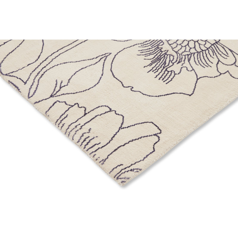 Wool Floral Area Rug in Light Gray/Ivory, 6'7" W x 9'2" L