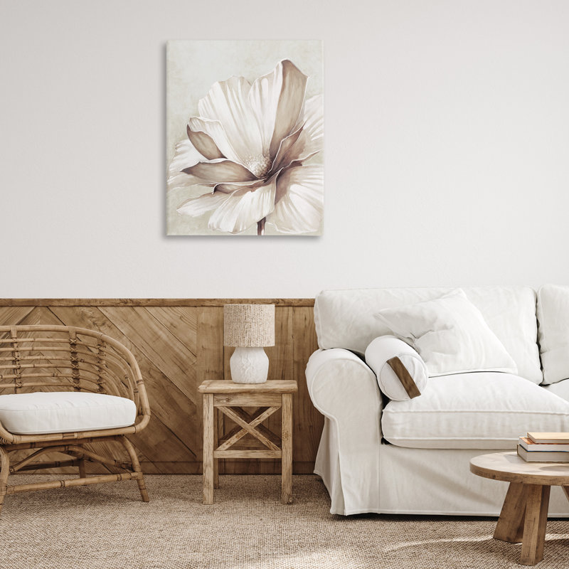 Art mural sur toile "White Flower Petals" par Cloverfield & Co., H 40 po x l 30 po