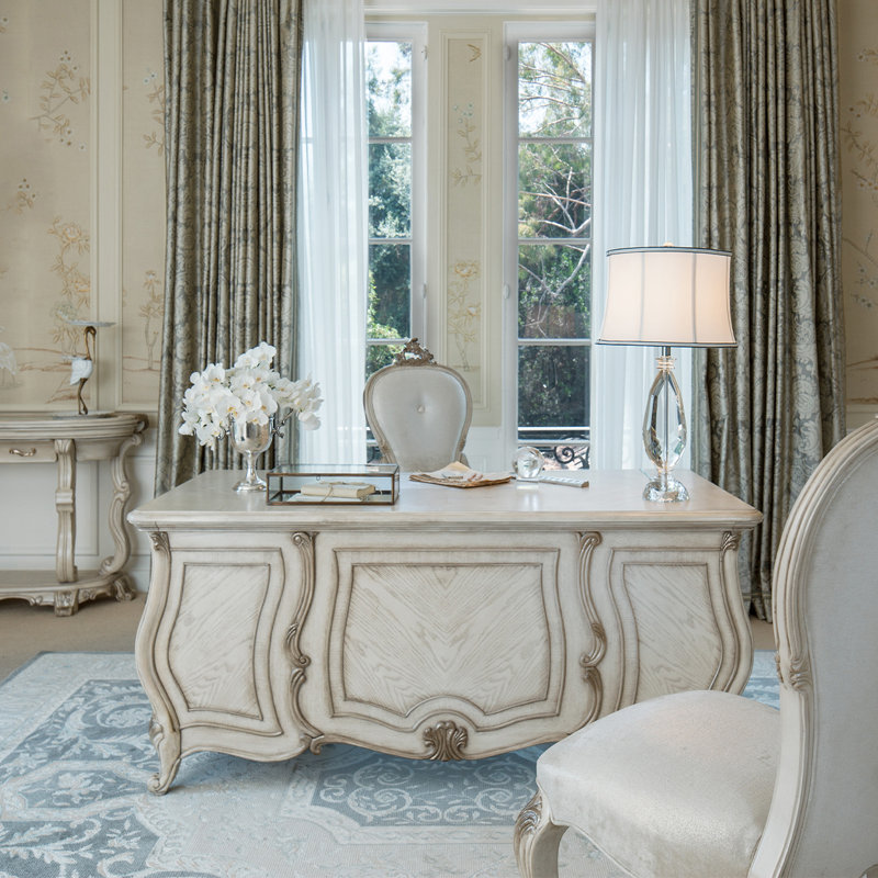 Platine de Royale Solid Wood Executive Desk, Champagne